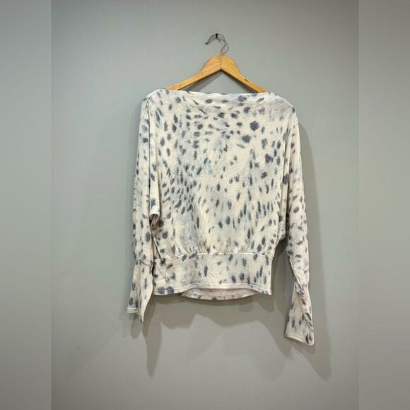 Cream Kaileigh Shoulder Zipper Detail Knit Top Size M NWT - Picture 3 of 7